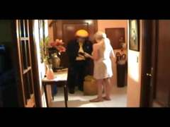 Mom treats a quickie the delivery guy